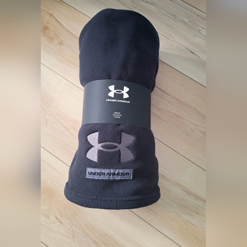 Under Armour Charcoal/Black Fleece Throw Blanket Brand New With Tags